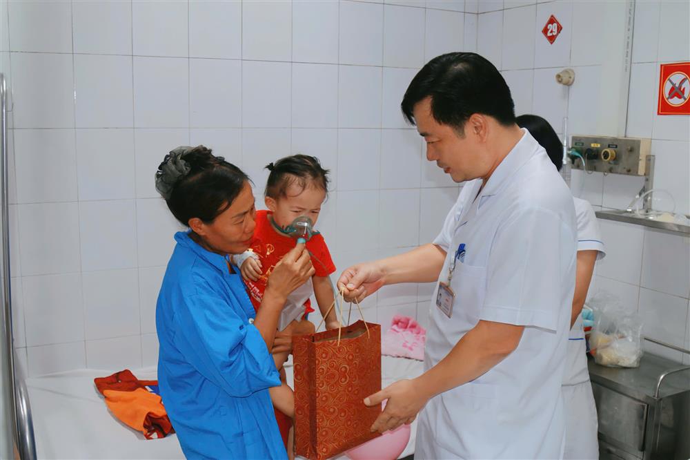 Tết trung thu tới sớm với bệnh nhân nhi tại Bệnh Viện Đa Khoa Hải Dương